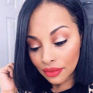 Meet your Posher, Enayda